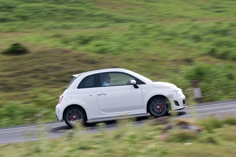  Abarth 500C 2010 года  (UK) (фото 15 из 32)